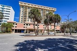 Dolphin Tower in Sarasota, FL - Building Photo - Building Photo