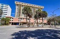 Dolphin Tower in Sarasota, FL - Foto de edificio - Building Photo