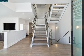 100 Southern Heights Ave in San Francisco, CA - Foto de edificio - Building Photo