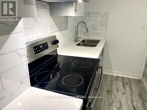 6421 Donway Dr in Mississauga, ON - Building Photo - Building Photo