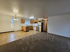 1027 N Elm St-Unit -Unit B in Spokane, WA - Building Photo - Building Photo