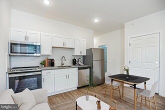407 S 42nd St in Philadelphia, PA - Building Photo - Building Photo