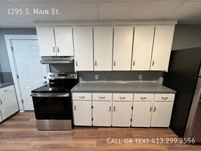 1295 S Main St in Palmer, MA - Foto de edificio - Building Photo
