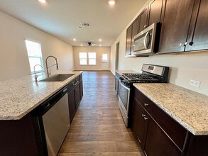 4430 Lake Ritter St in Saint Hedwig, TX - Foto de edificio - Building Photo