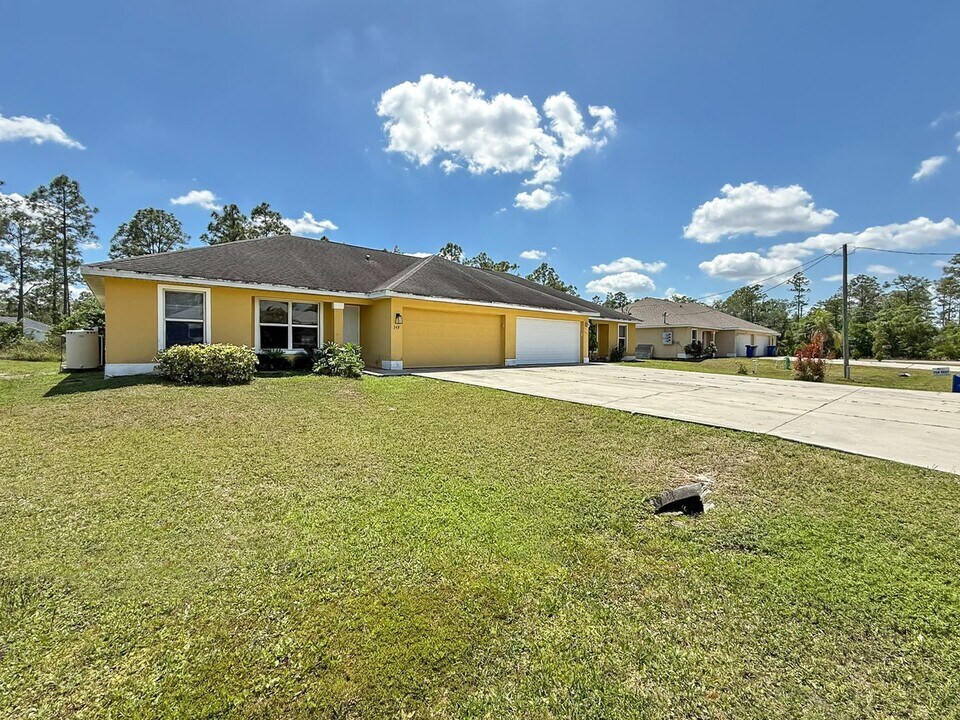 349-351 Justice Ave in Lehigh Acres, FL - Building Photo