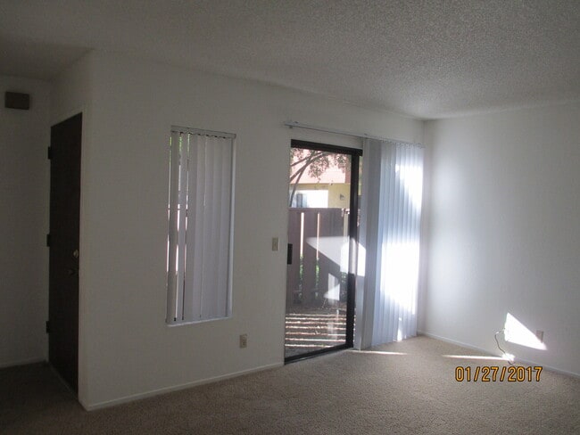 1208 E Walnut Ave in Lompoc, CA - Building Photo - Building Photo