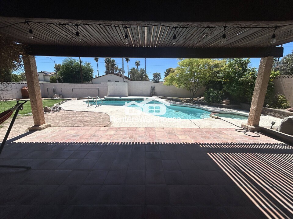 3969 Green Leaf Dr in Las Vegas, NV - Building Photo
