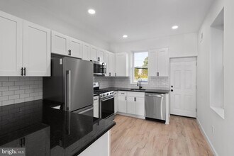 3943 Dell St in Philadelphia, PA - Foto de edificio - Building Photo