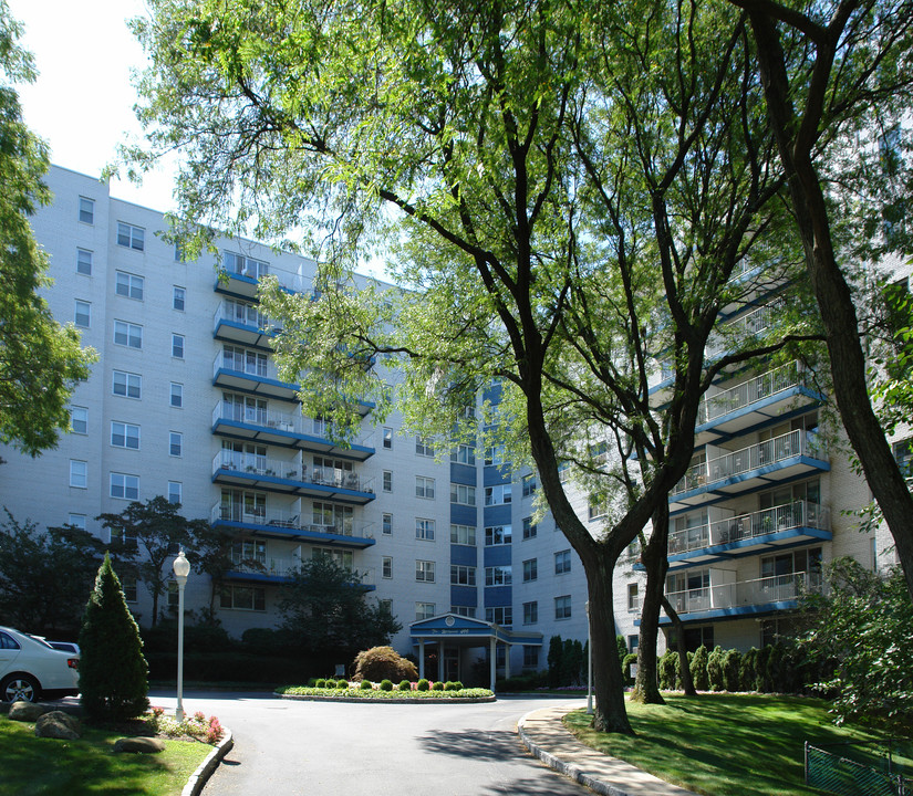 Wedgewood Apartments in White Plains, NY - Building Photo