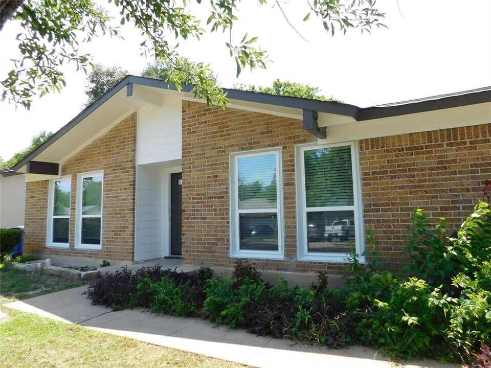 10100 Woodglen Dr in Austin, TX - Building Photo