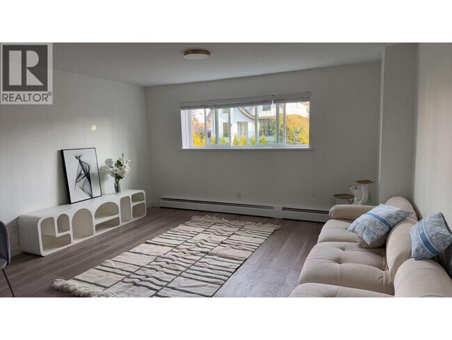 5xx E 9th St in North Vancouver, BC - Building Photo - Building Photo