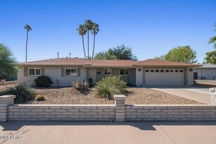 1609 W Lawrence Rd in Phoenix, AZ - Building Photo