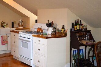 3 Homer St, Unit 2 in Newport, RI - Building Photo - Building Photo