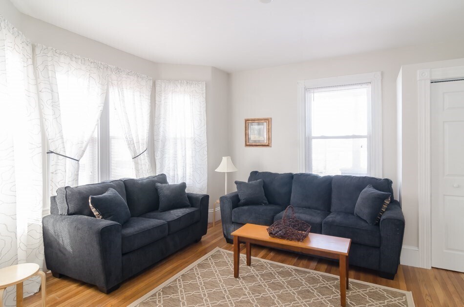 174 W Elm Ave, Unit 1 in Quincy, MA - Foto de edificio