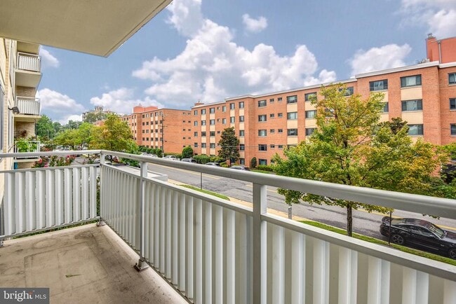 property at 1301 S Arlington Ridge Rd