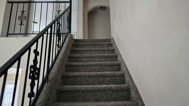 8715 Valley Ledge Dr in Houston, TX - Foto de edificio - Building Photo