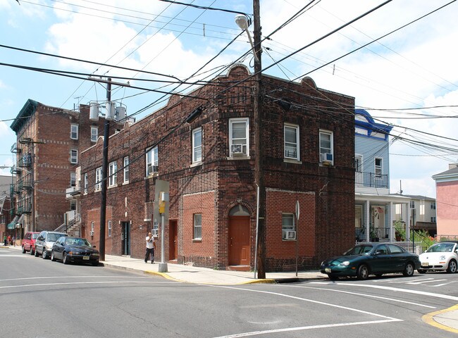 2709 Central Ave in Union City, NJ - Building Photo - Building Photo