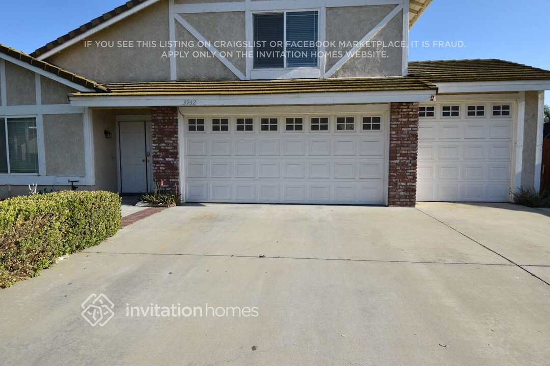 3932 Merced River Rd in Ontario, CA - Building Photo