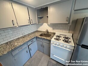 1725 Commonwealth Ave, Unit 5 in Boston, MA - Building Photo - Building Photo