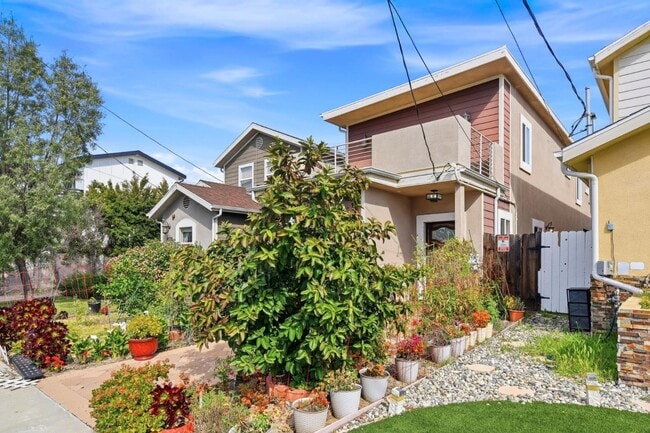 6016 Fair Ave in Los Angeles, CA - Building Photo - Building Photo