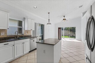 7607 Colony Lake Dr in Boynton Beach, FL - Building Photo - Building Photo
