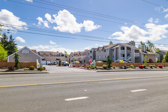 1410 W Casino Rd in Everett, WA - Building Photo - Building Photo