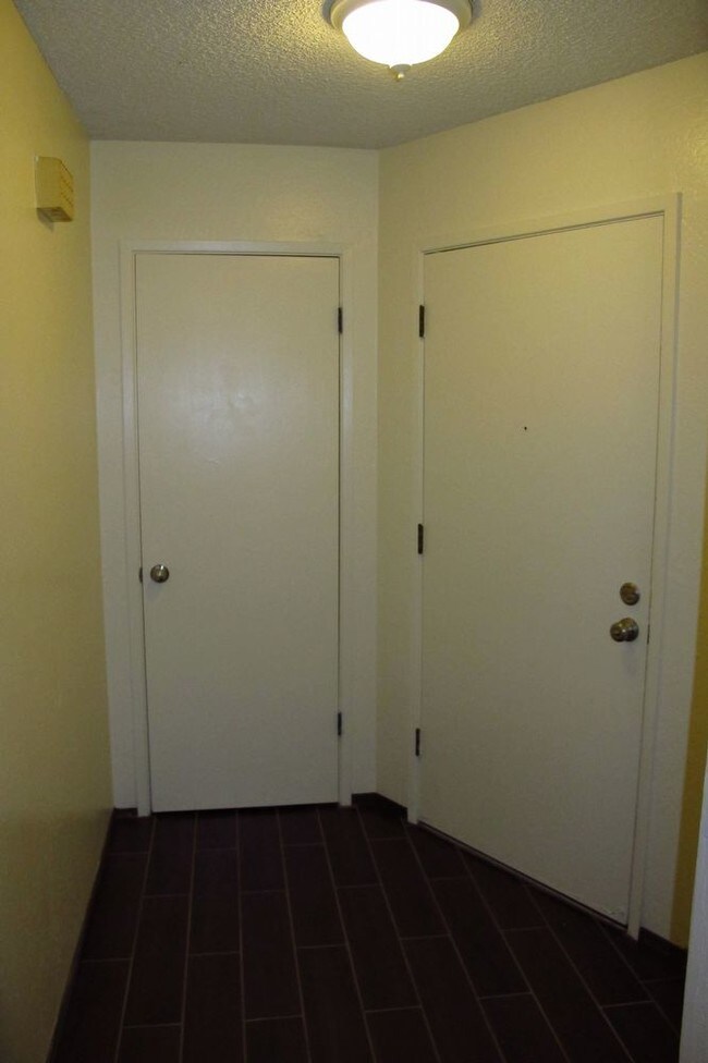 2258 Mesquite Dr in Santa Rosa, CA - Foto de edificio - Building Photo