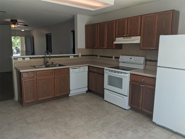 185 Myrtle St in Kyle, TX - Building Photo - Building Photo