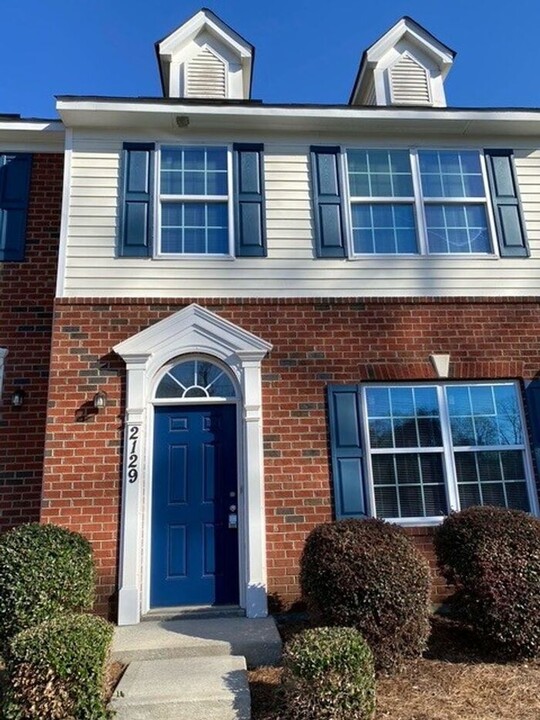 2129 Clear Creek Court in Gastonia, NC - Foto de edificio