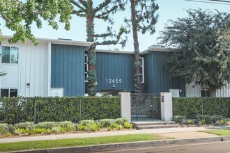 12659 Moorpark Apartments in Studio City, CA - Building Photo - Building Photo