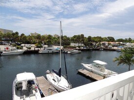 13155 Ixora Ct in North Miami, FL - Building Photo