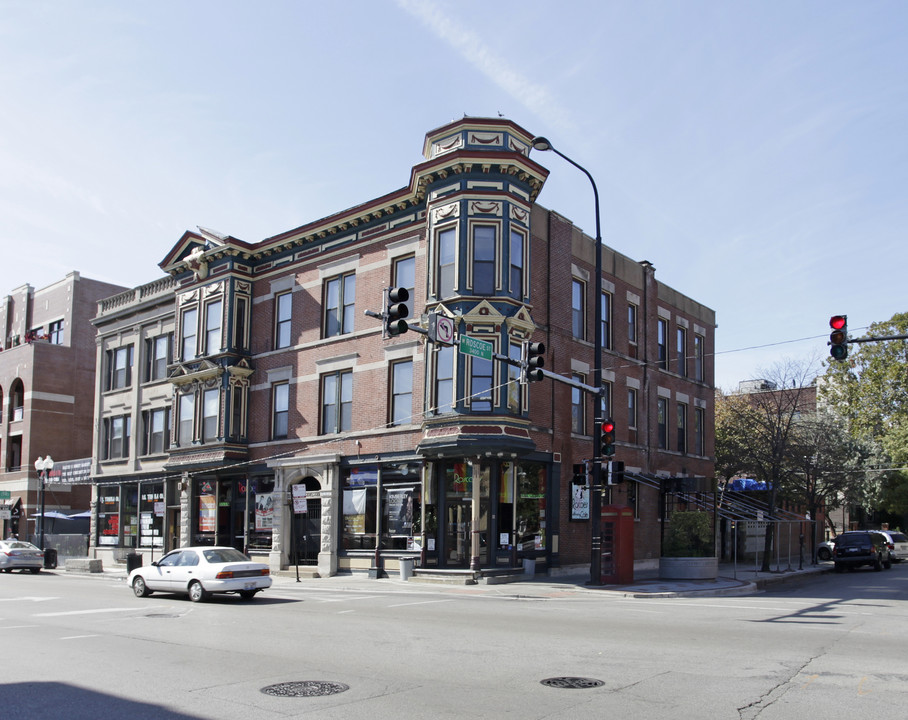 3354-3356 N Halsted St in Chicago, IL - Foto de edificio