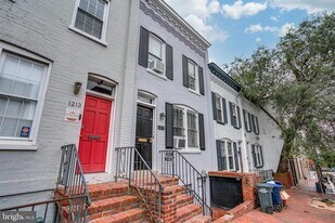 1211 33rd St NW in Washington, DC - Building Photo