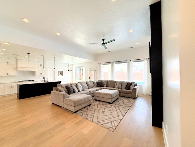 6264 Sonic Dr in Saint George, UT - Building Photo - Building Photo