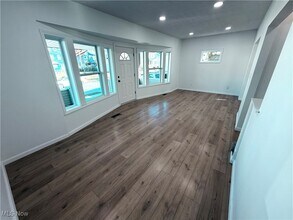 10714 Greenlawn Ave in Cleveland, OH - Building Photo - Building Photo