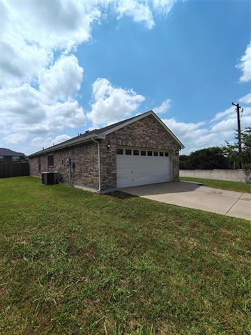 8100 MacGregor Dr in Arlington, TX - Building Photo - Building Photo