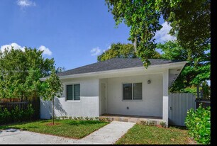 1987 NW 49th St, Unit A in Miami, FL - Building Photo