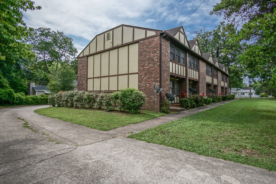 Jefferson Apartments in College Park, GA - Building Photo