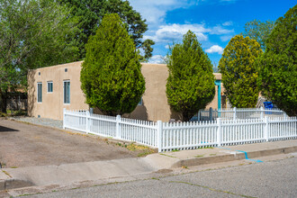 4011 Thaxton Ave SE in Albuquerque, NM - Building Photo - Building Photo