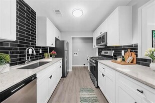 704 Augusta Dr SE, Unit St Augustine Place in Marietta, GA - Building Photo