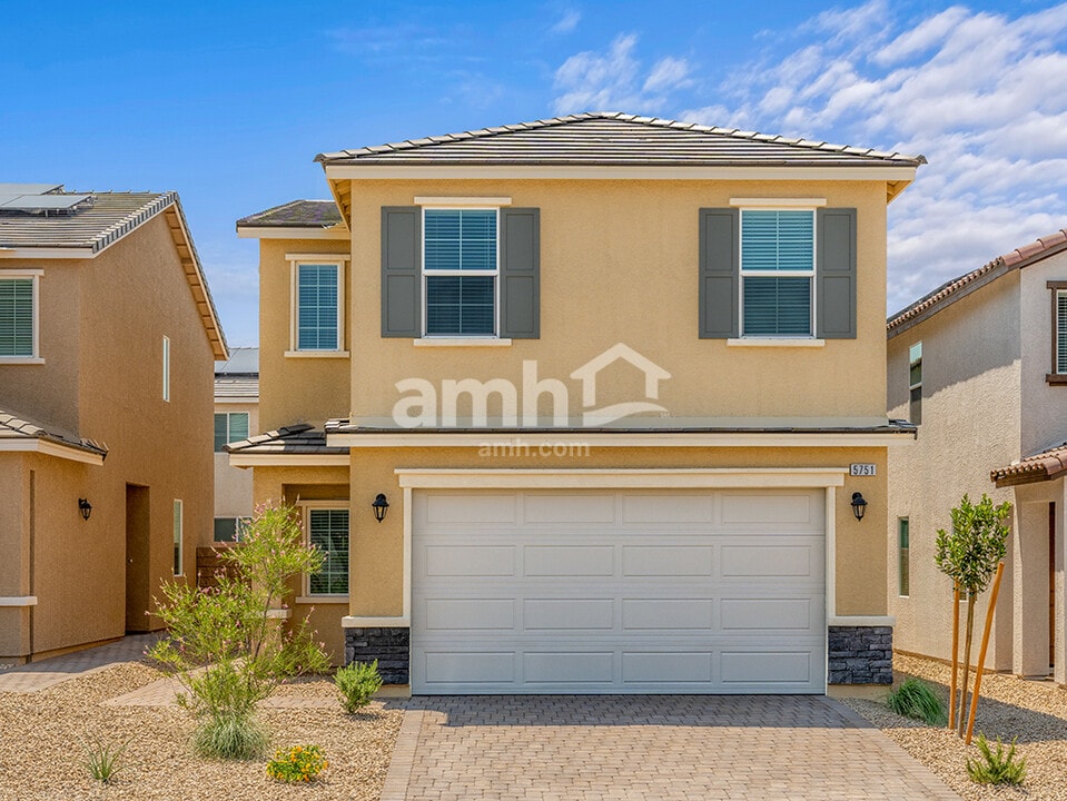 5825 Fly Fisher St in Las Vegas, NV - Building Photo
