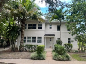 607 Velarde Ave in Coral Gables, FL - Building Photo