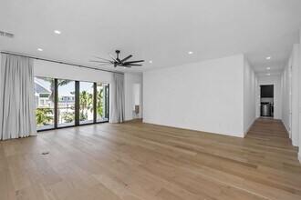 5924 Bayview Cir S in Gulfport, FL - Building Photo - Building Photo