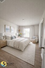 355 Reeves St in Lehigh Acres, FL - Foto de edificio - Building Photo