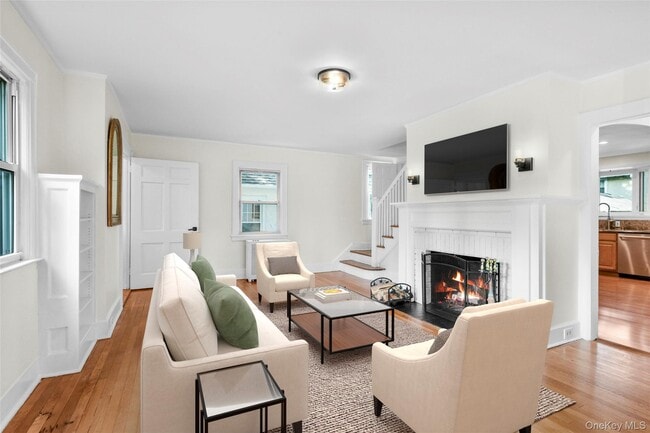 506 Siwanoy Pl in Pelham Manor, NY - Building Photo - Building Photo