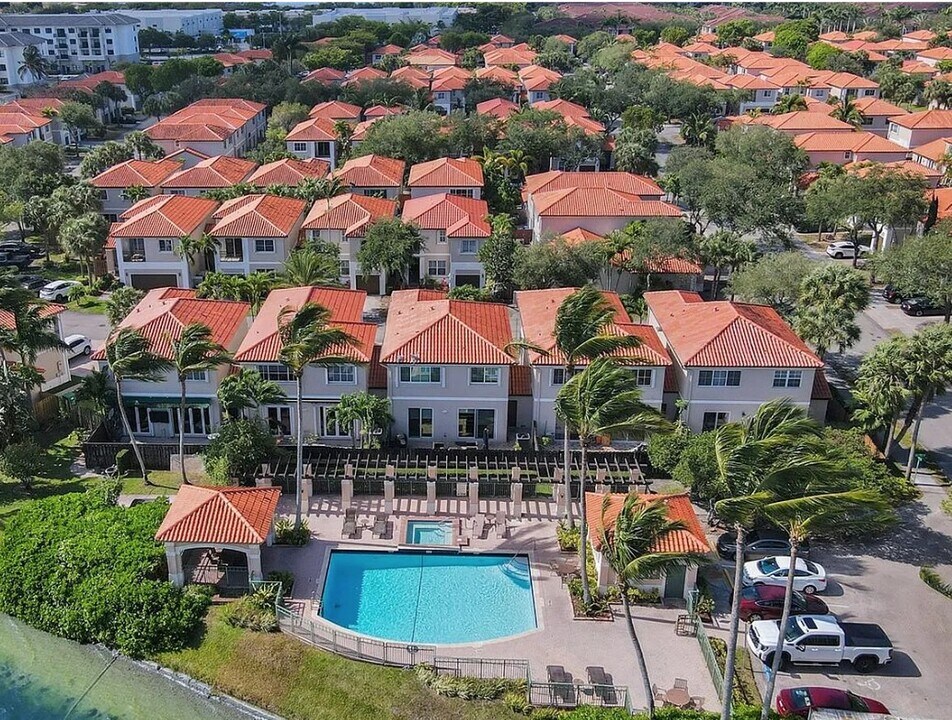 14411 NW 83rd Pl in Miami Lakes, FL - Building Photo