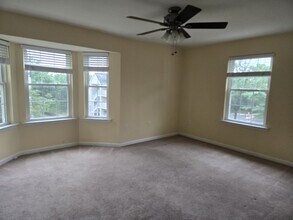 44 Dartmouth Way in North Brunswick, NJ - Building Photo - Building Photo