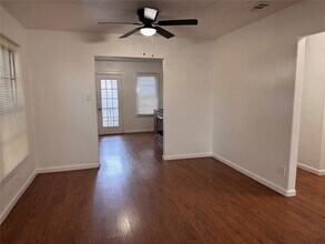 1920 Pembroke St in Irving, TX - Foto de edificio - Building Photo