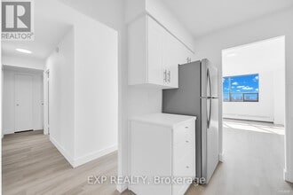 45-945 Sunrise Ave in Toronto, ON - Building Photo - Building Photo