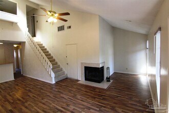 5001 Grande Dr in Pensacola, FL - Foto de edificio - Building Photo